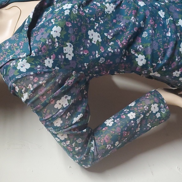 Live To Be Spoiled floral button up front size XL - Picture 2 of 7